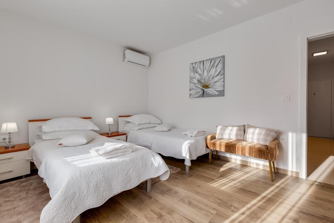 Elegant Two Bedroom Apartment Zadar Eksteriør billede