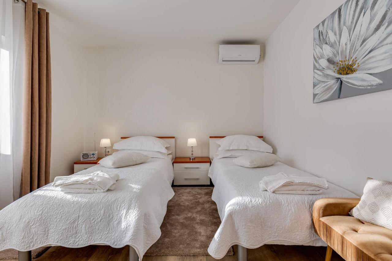 Elegant Two Bedroom Apartment Zadar Eksteriør billede